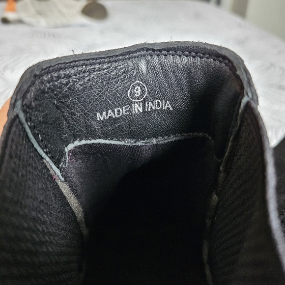 NWOB EUC Oobash Shari Chelsea Suede Boot Black Women Size 9 - Picture 10 of 13